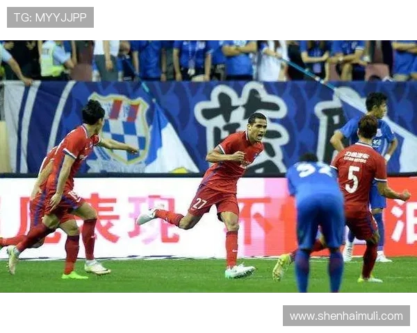 2017年富力与力帆激战回顾球场上的精彩瞬间与战术分析