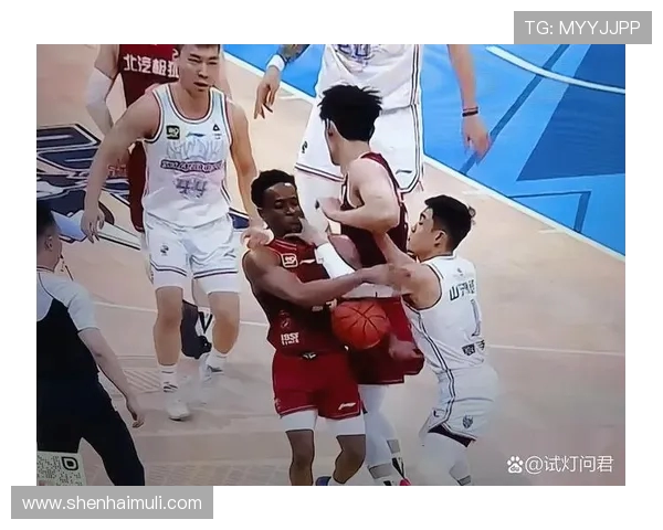 四川队与南京队在CBA赛场的激烈对决引发球迷热议与期待